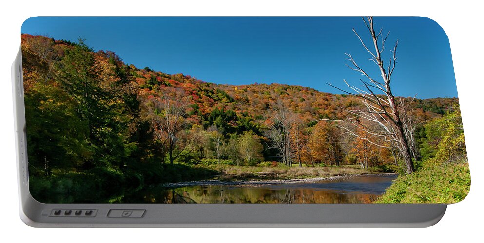 Autumn Portable Battery Charger featuring the photograph Hidden Pond by Cathy Kovarik