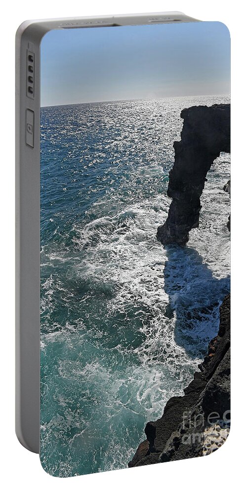 Holei Sea Arch Portable Battery Charger featuring the photograph Holei Sea ARch by Cindy Murphy