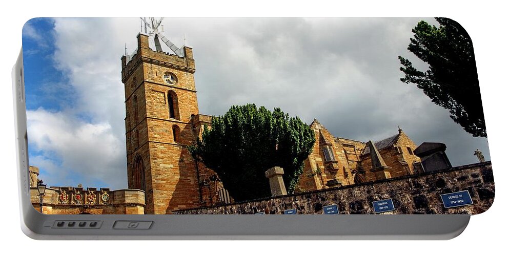 Scotland Portable Battery Charger featuring the photograph Linlithgow Palace Entrance by Richard Thomas