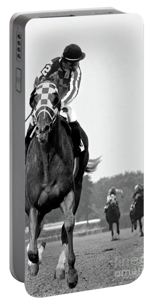 Looking Back Portable Battery Charger featuring the painting Looking back, 1973, Secretariat, stretch run, Belmont Stakes by Thomas Pollart