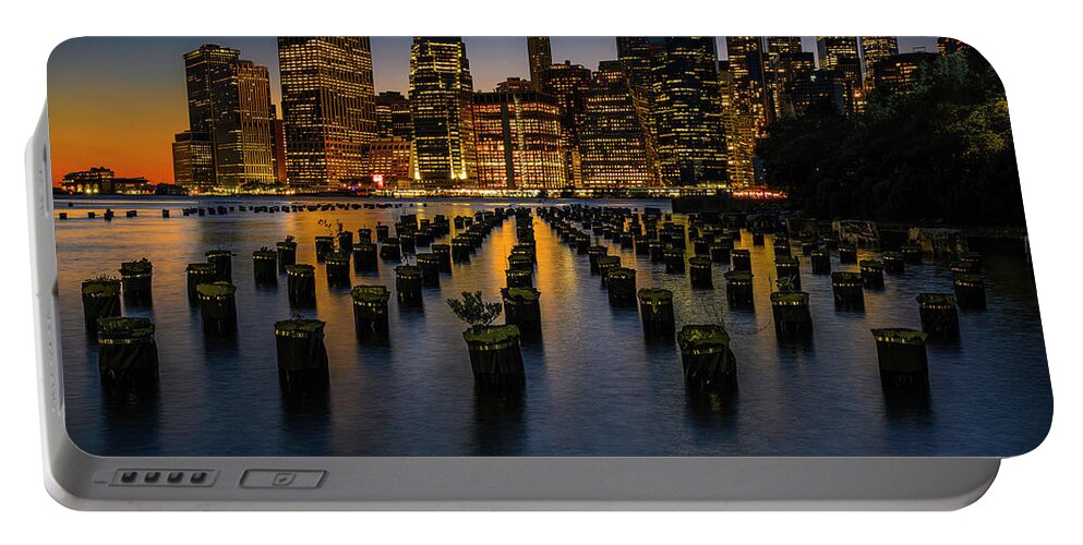 Brooklyn Portable Battery Charger featuring the photograph Manhattan Twilight by Dee Potter