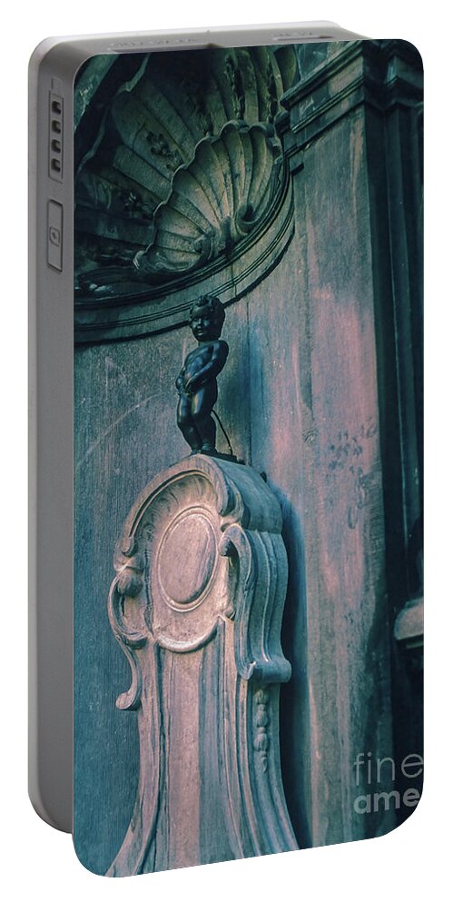 Manneken Pis Portable Battery Charger featuring the photograph Manneken Pis by Bob Phillips