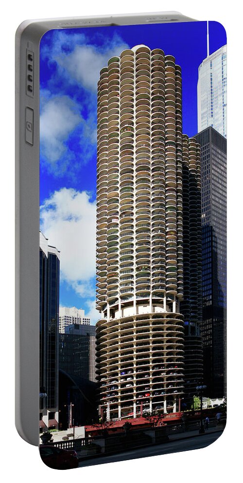 Architecture Portable Battery Charger featuring the photograph Marina City Corncob Tower by Patrick Malon