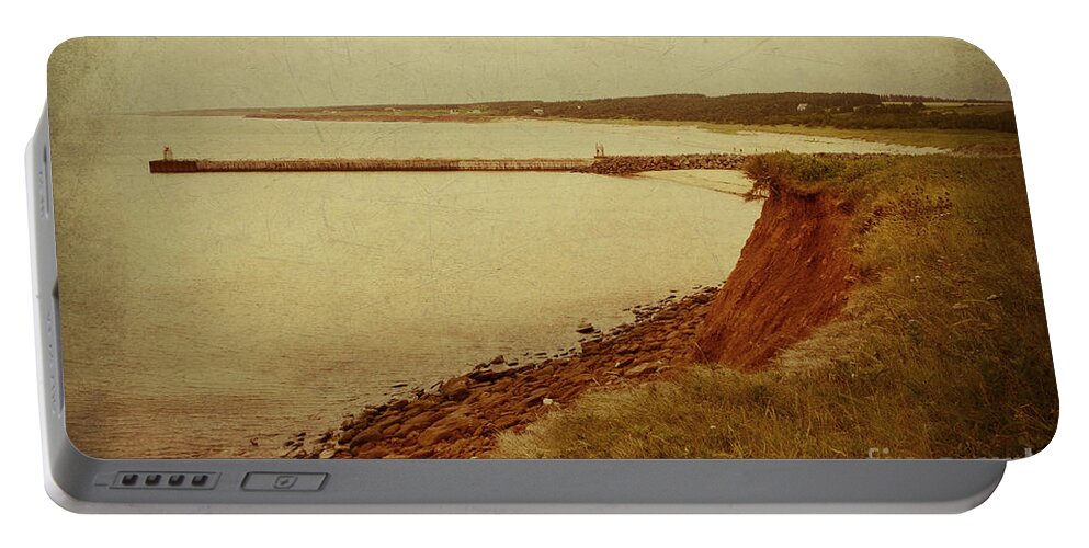 Canada Portable Battery Charger featuring the photograph Memories of the Shore by RicharD Murphy