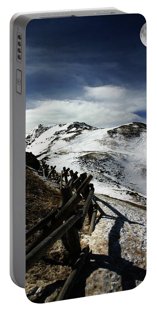 Gap Portable Battery Charger featuring the photograph Moonrise Over A Rail Fence, Loveland Pass by Wayne King