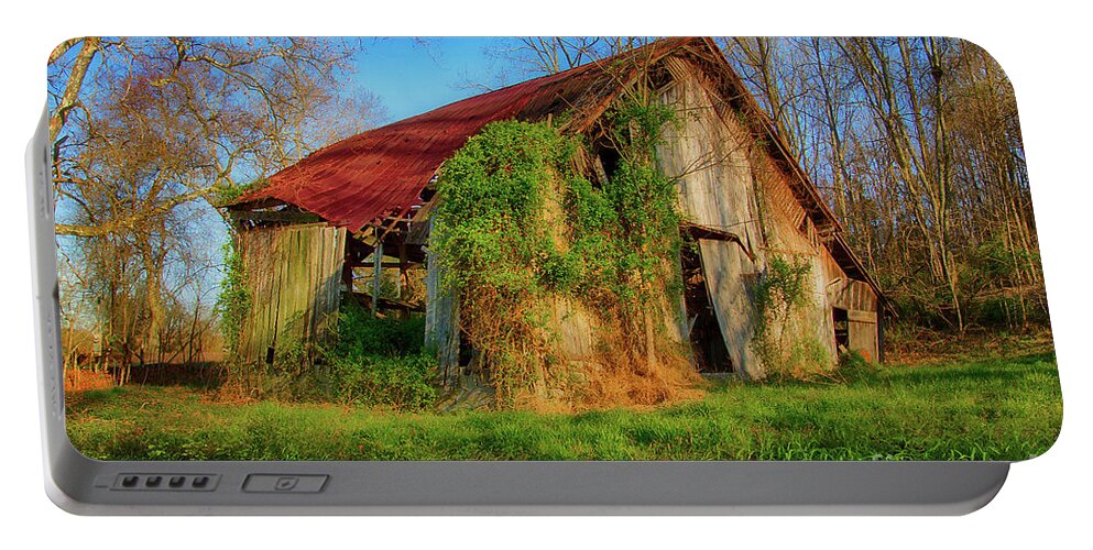 Fall Creek Portable Battery Charger featuring the photograph Old Barn at Fall Creek by Shelia Hunt