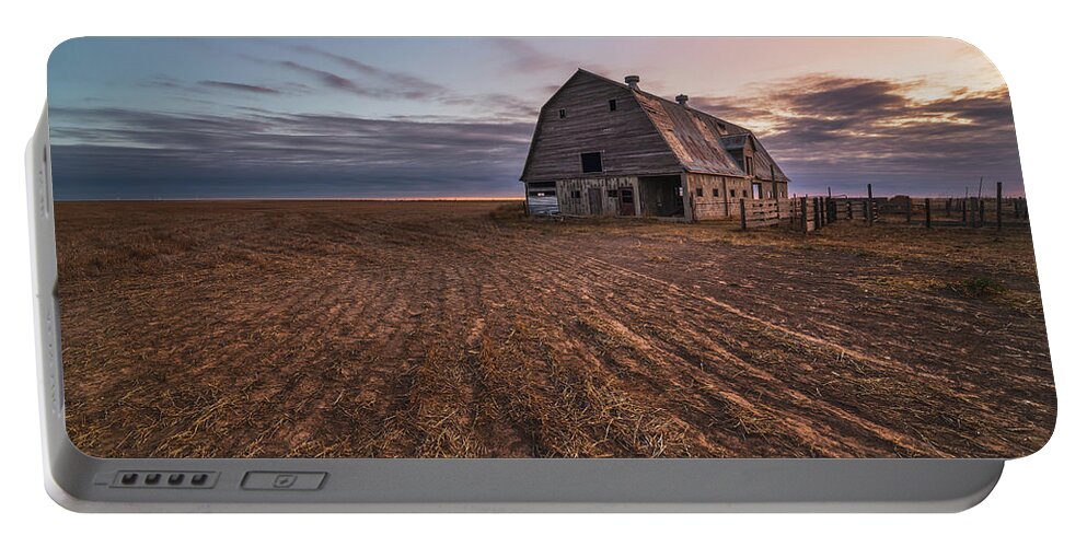 Kansas Portable Battery Charger featuring the photograph Old Barn Ready For A New Day by Darren White