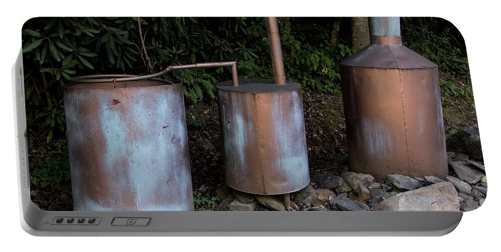 Moonshine Portable Battery Charger featuring the photograph Old Moonshine Still at the Tail of the Dragon at Deals Gap by David Oppenheimer
