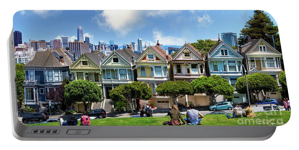 Alamo Square Portable Battery Charger featuring the photograph Painted Ladies of San Francisco by David Levin