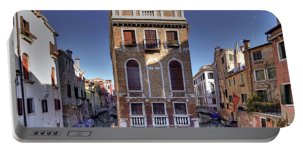 Italy Portable Battery Charger featuring the photograph Palazzo Tetta - Venice - Italy by Paolo Signorini