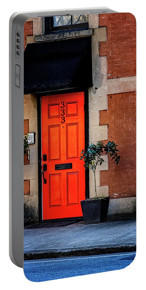 Marietta Georgia Portable Battery Charger featuring the photograph Red Door by Tom Singleton