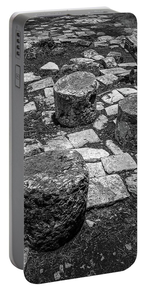 Maya Portable Battery Charger featuring the photograph Ruins in Chichenitza Mexico by Frank Mari