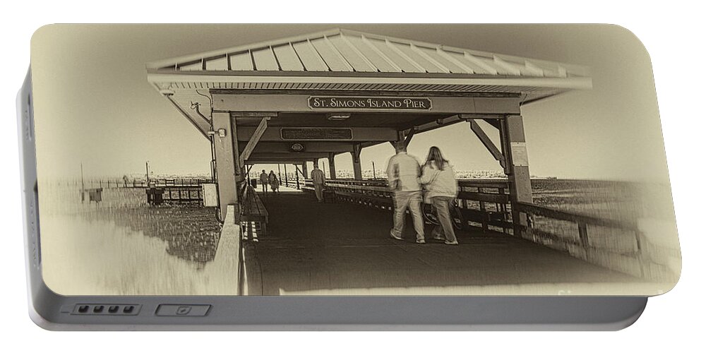 Saint Simons Portable Battery Charger featuring the photograph Saint Simons Island Pier by DB Hayes