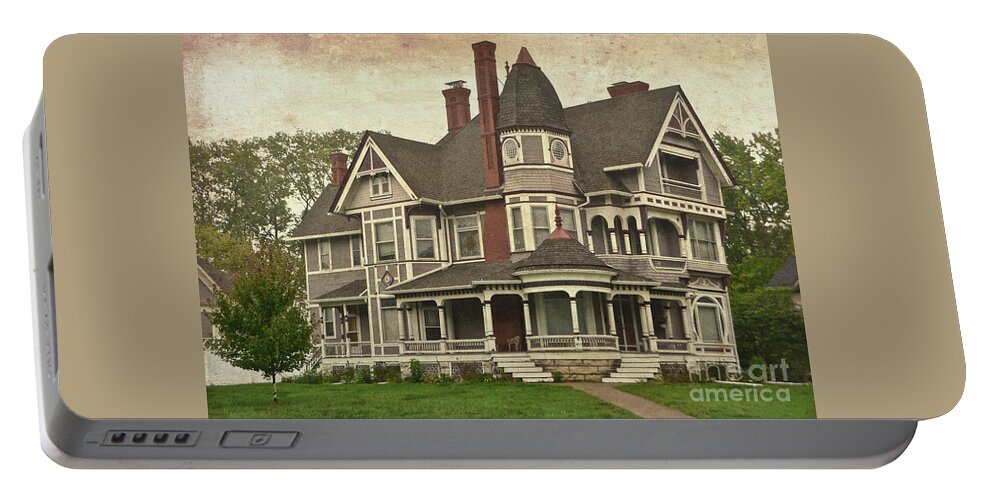 Queen Anne Portable Battery Charger featuring the photograph Sloca Victorian Home - Alt by Ron Long