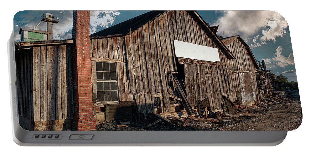 Barn Portable Battery Charger featuring the photograph Southern Time Passing by Dale Powell
