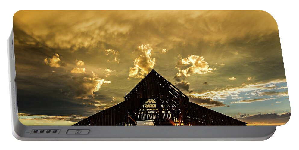 Barn Portable Battery Charger featuring the photograph Sunset at Mapleton Barn by Wesley Aston