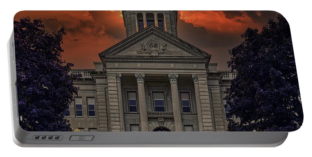 Winneshiek County Portable Battery Charger featuring the photograph Sunset at the Courthouse by Mountain Dreams