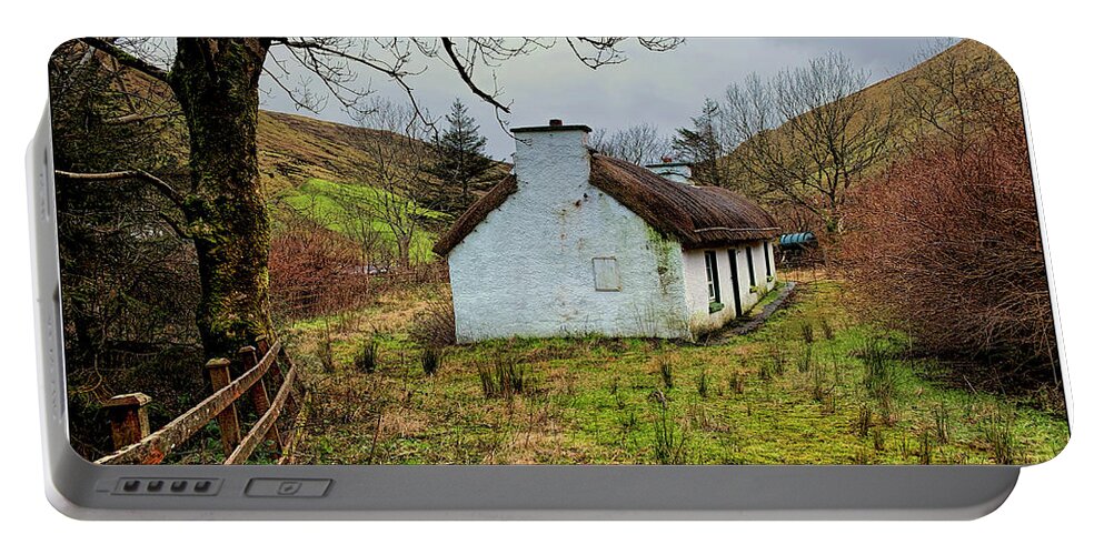 Irish Cottage Portable Battery Charger featuring the photograph Thatched by Peggy Dietz