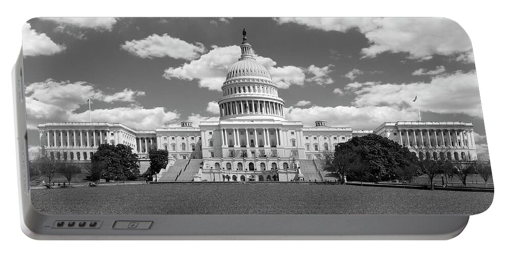 Us Capitol Portable Battery Charger featuring the photograph United States Capitol Building bw by Mike McGlothlen