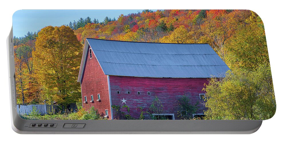 Red Barn Portable Battery Charger featuring the photograph Vermont Route 100 Red Barn by Juergen Roth