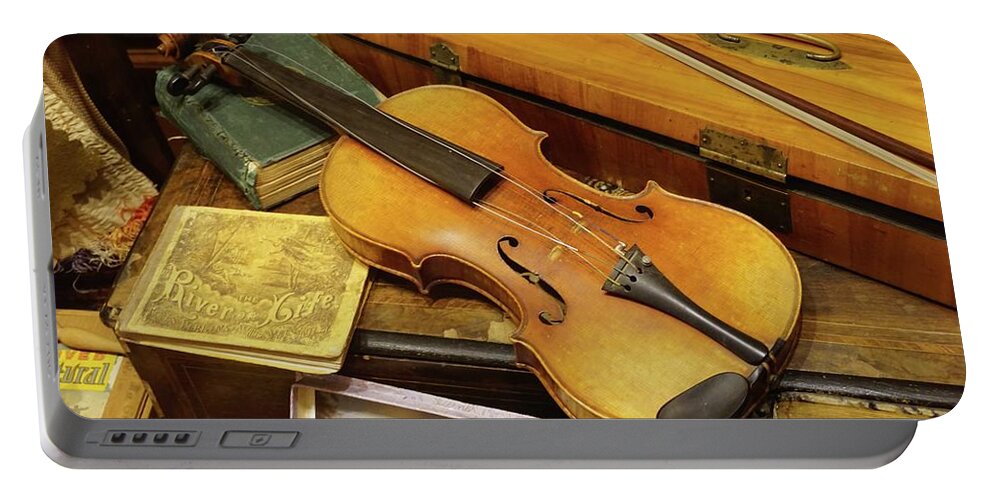 Violin Portable Battery Charger featuring the photograph Vintage Violin by Sandra Lee Scott