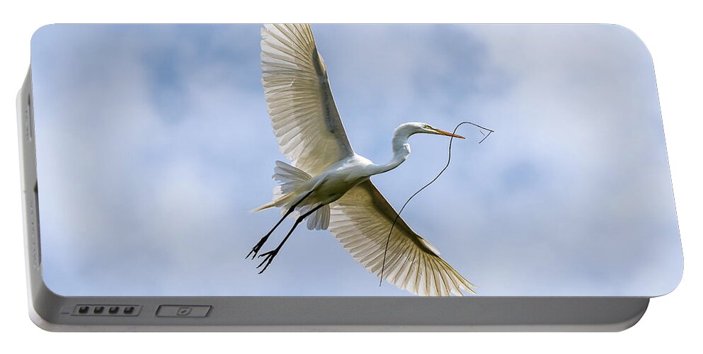 Great Egret Portable Battery Charger featuring the photograph Wingspan by Rose Guinther
