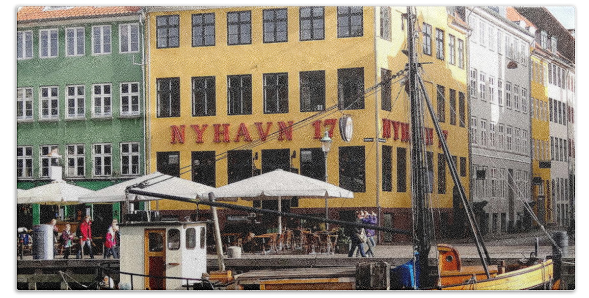 Nyhavn Beach Sheet featuring the photograph Boat In Nyhavn by Rick Rosenshein