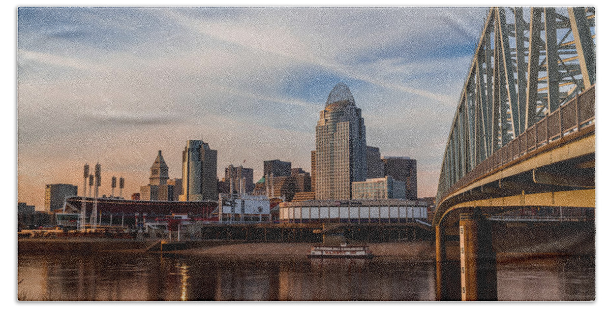 Cincinnati Beach Sheet featuring the photograph Cincinnati #1 by Ron Pate