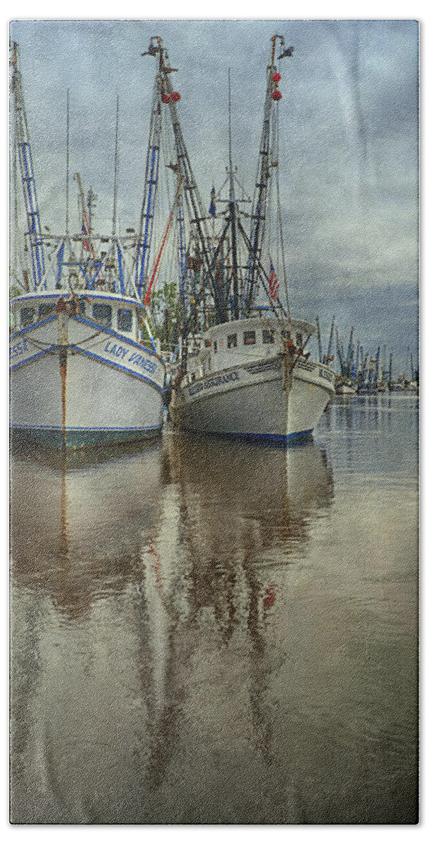 Docked Beach Sheet featuring the photograph Docked by Priscilla Burgers