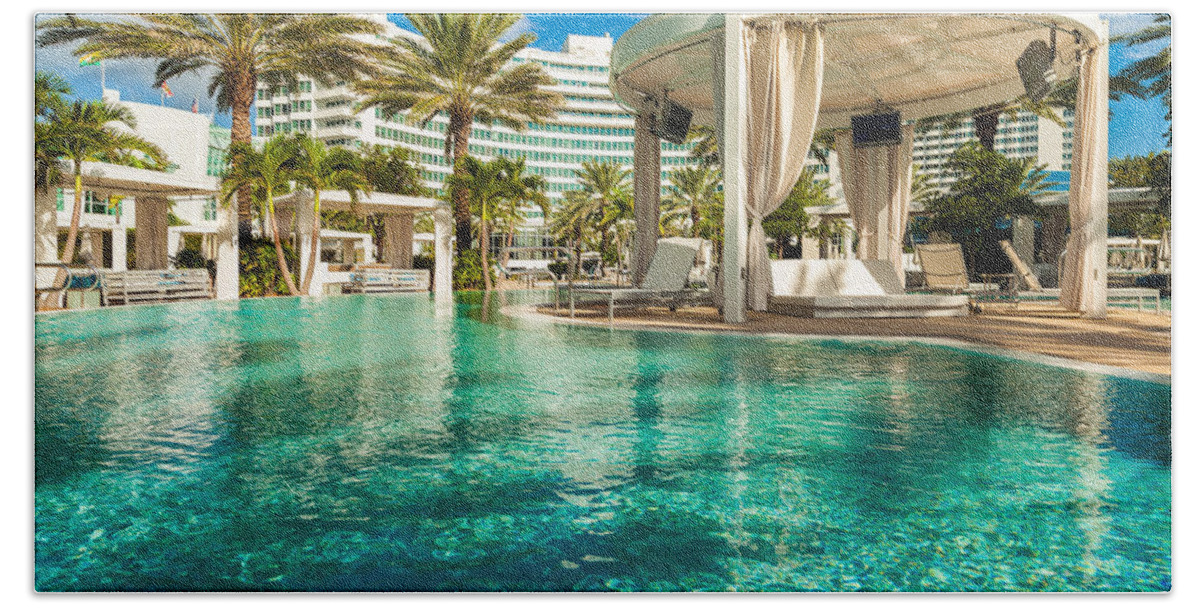 Architecture Beach Towel featuring the photograph Fontainebleau Hotel by Raul Rodriguez