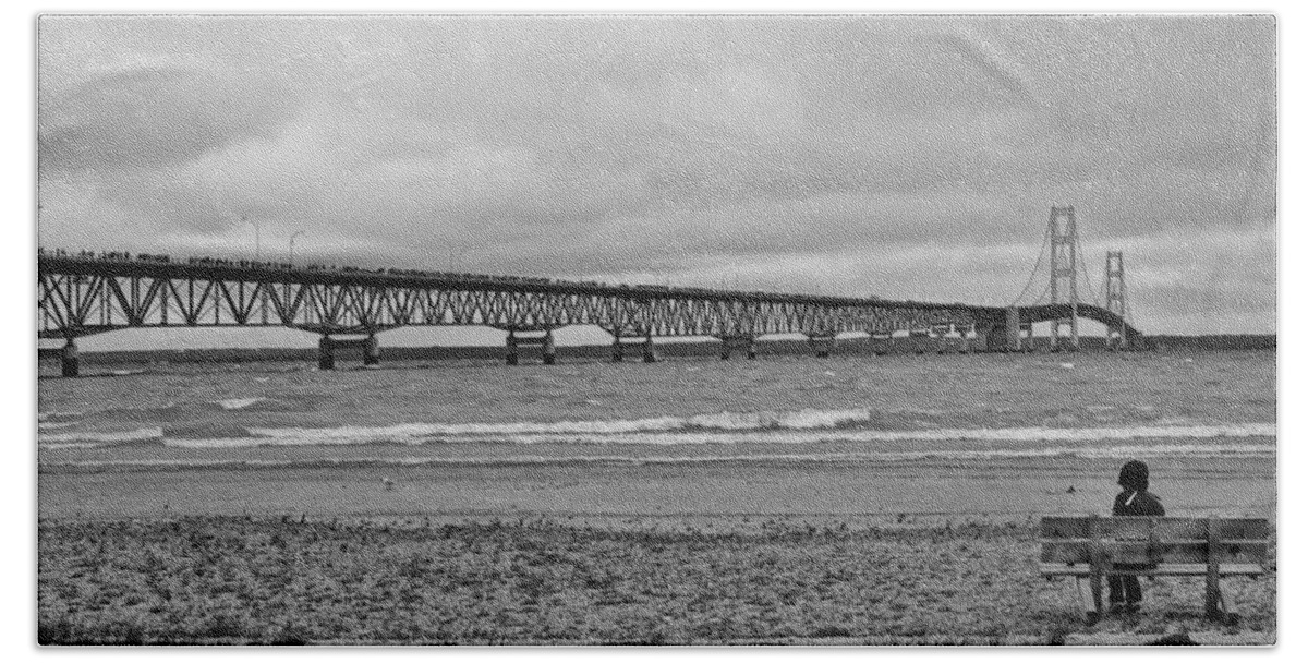 Makinaw Bridge Beach Sheet featuring the photograph Looking North by Daniel Thompson