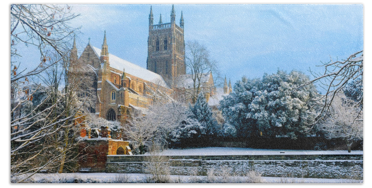 Cathedral Beach Towel featuring the photograph Worcester Cathedral by Roy Pedersen