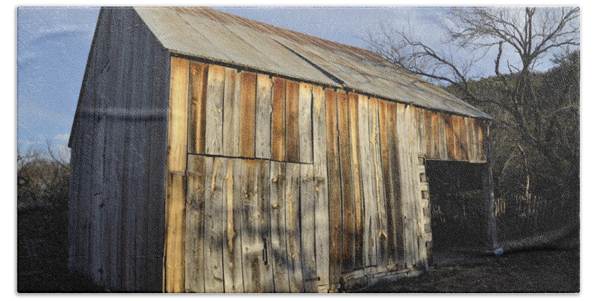 Barn Beach Sheet featuring the photograph Old Barn #4 by Frank Madia