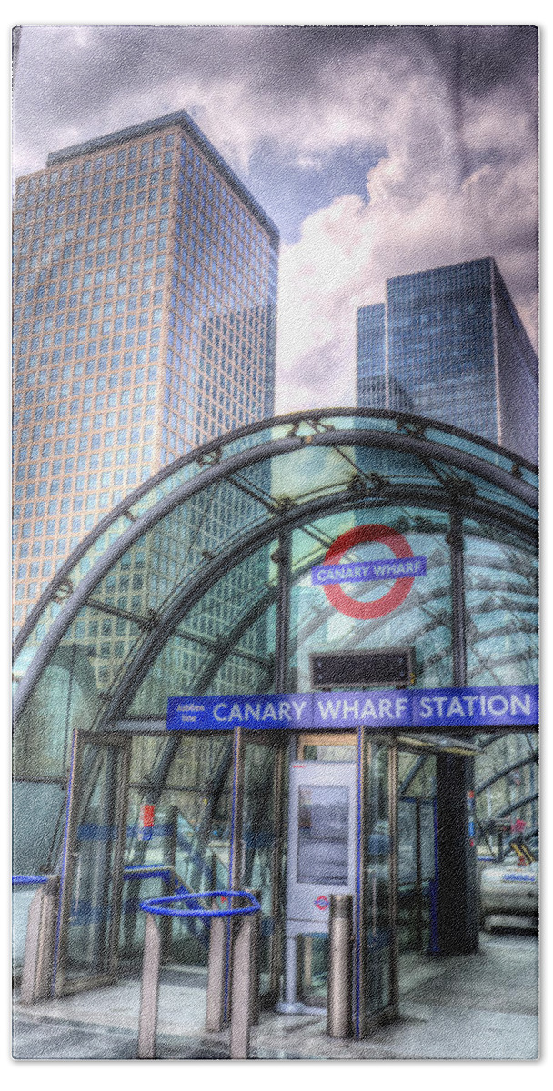 Canary Wharf Beach Towel featuring the photograph Canary Wharf #6 by David Pyatt