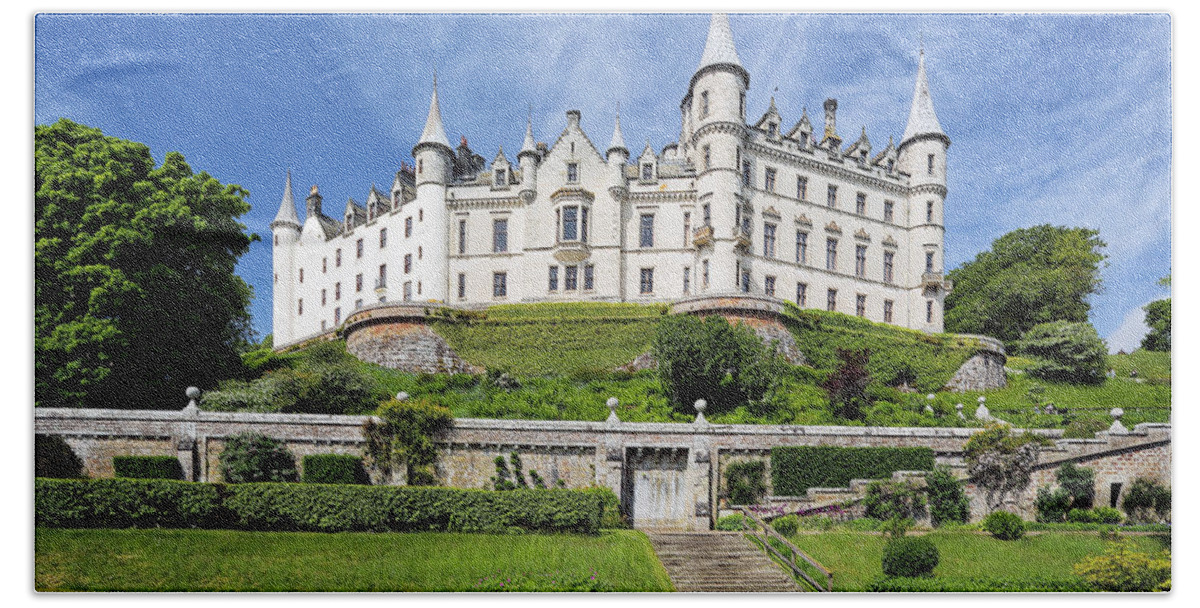 Castle Beach Towel featuring the photograph Dunrobin Castle #5 by Grant Glendinning