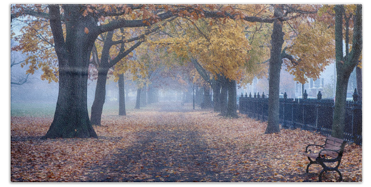 Salem Beach Sheet featuring the photograph A walk in Salem fog by Jeff Folger