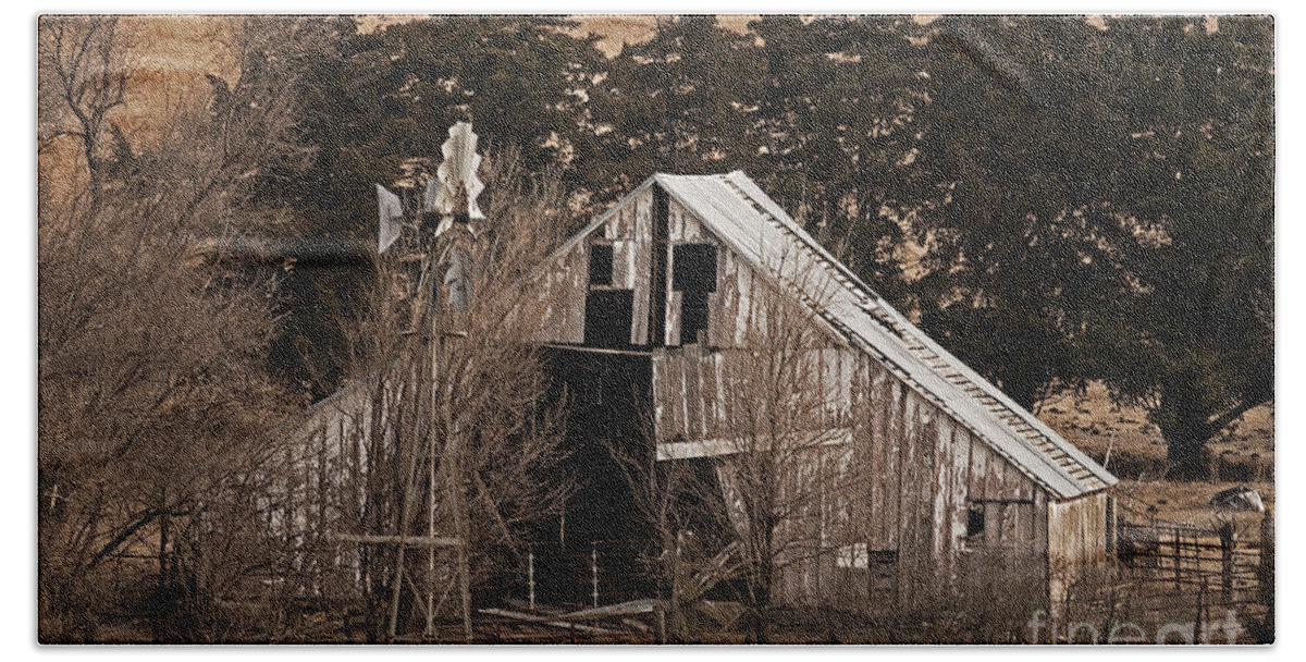 Abandoned Farm Beach Sheet featuring the photograph Abanonded Farm and Barn by Art Whitton
