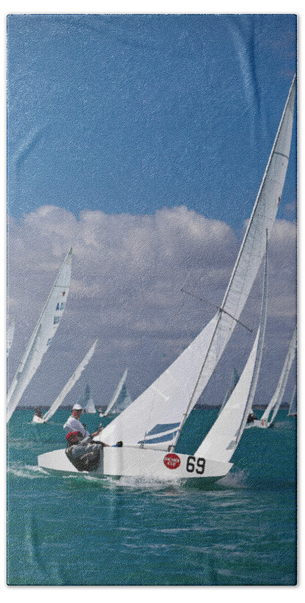 International Star Class Racing Yacht Beach Towel featuring the photograph Approaching the Mark by David Smith