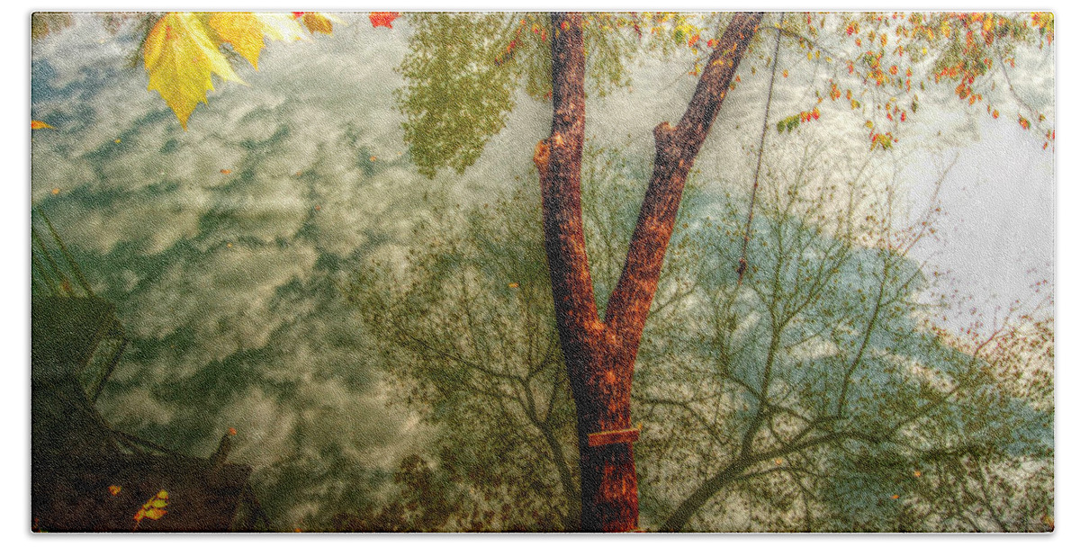 Lautumn Beach Sheet featuring the photograph Autumn Reflection by Peggy Franz