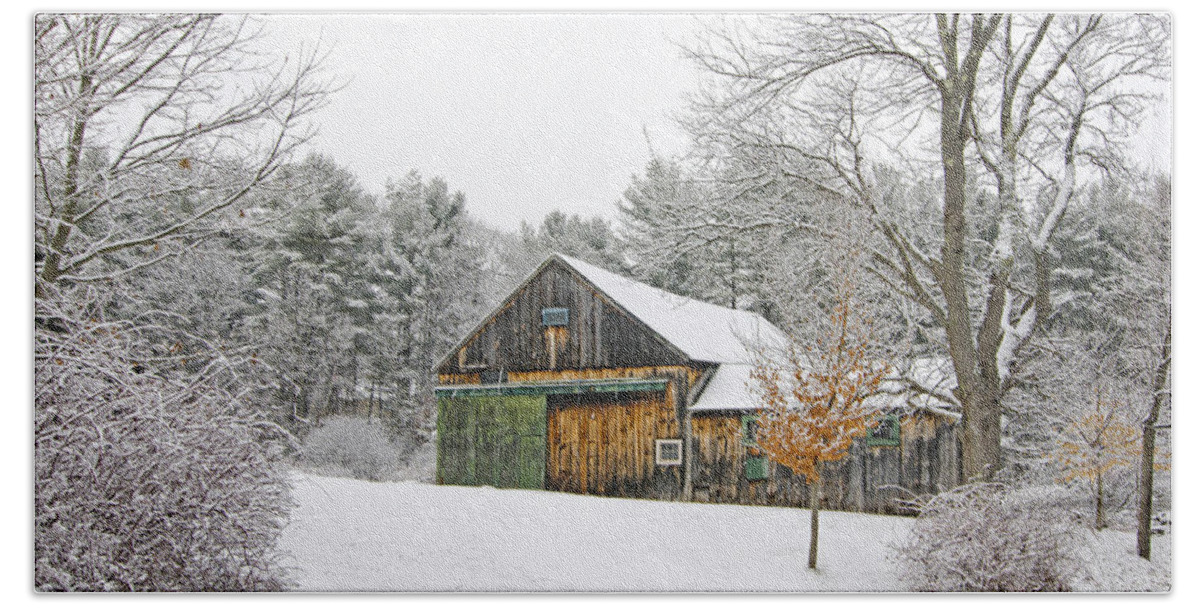 Barn Beach Towel featuring the photograph Barn in Winter by Donna Doherty