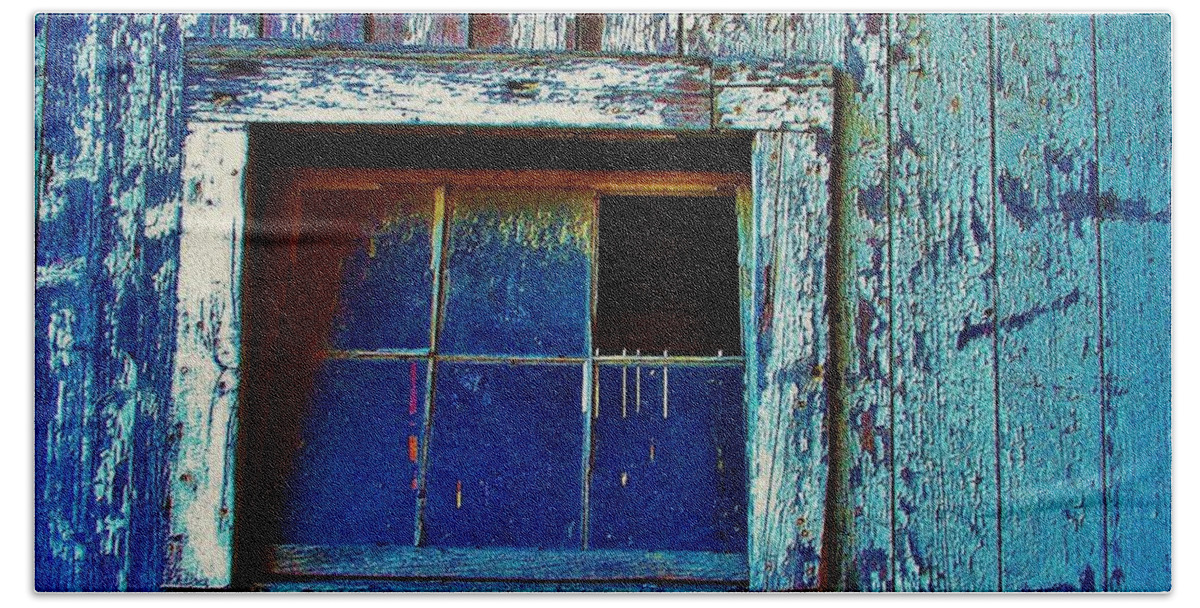 Barn Beach Sheet featuring the photograph Barn Window 1 by Daniel Thompson