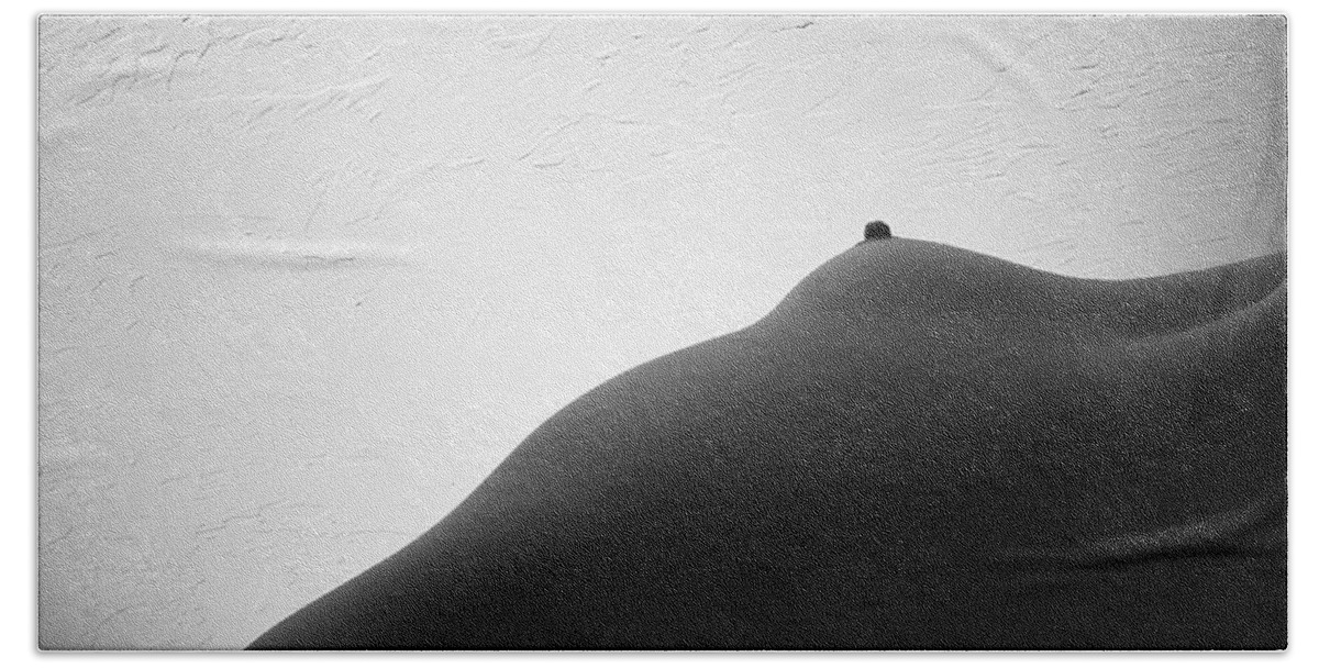 Black And White Beach Towel featuring the photograph Bodyscape by Joe Kozlowski