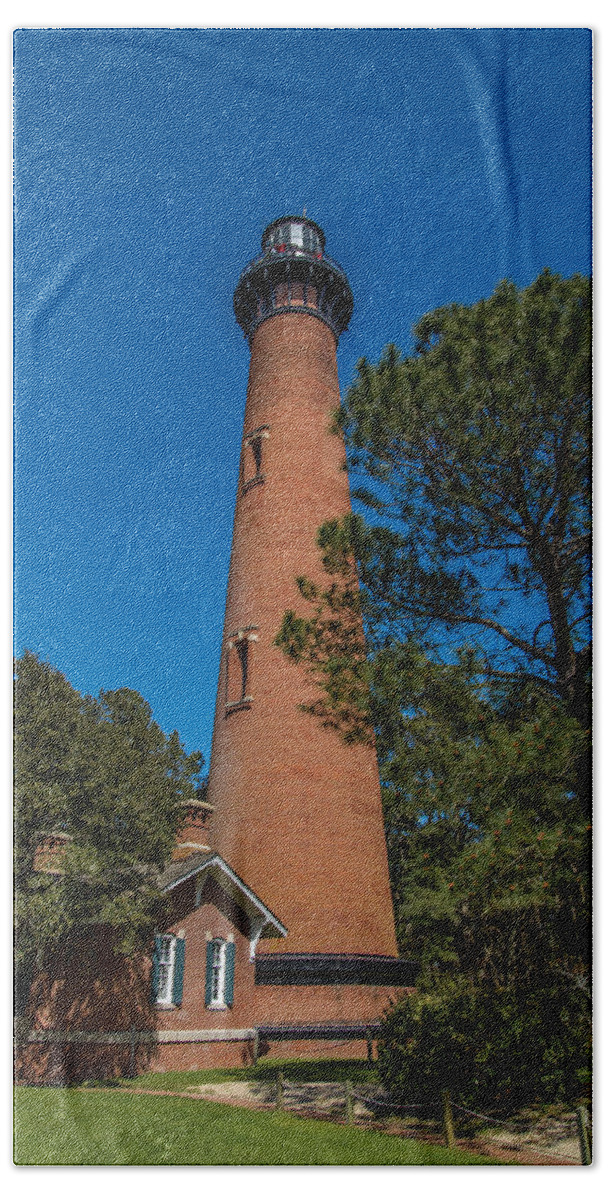 Currituck Beach Towel featuring the photograph Currituck Lighthouse by Stacy Abbott