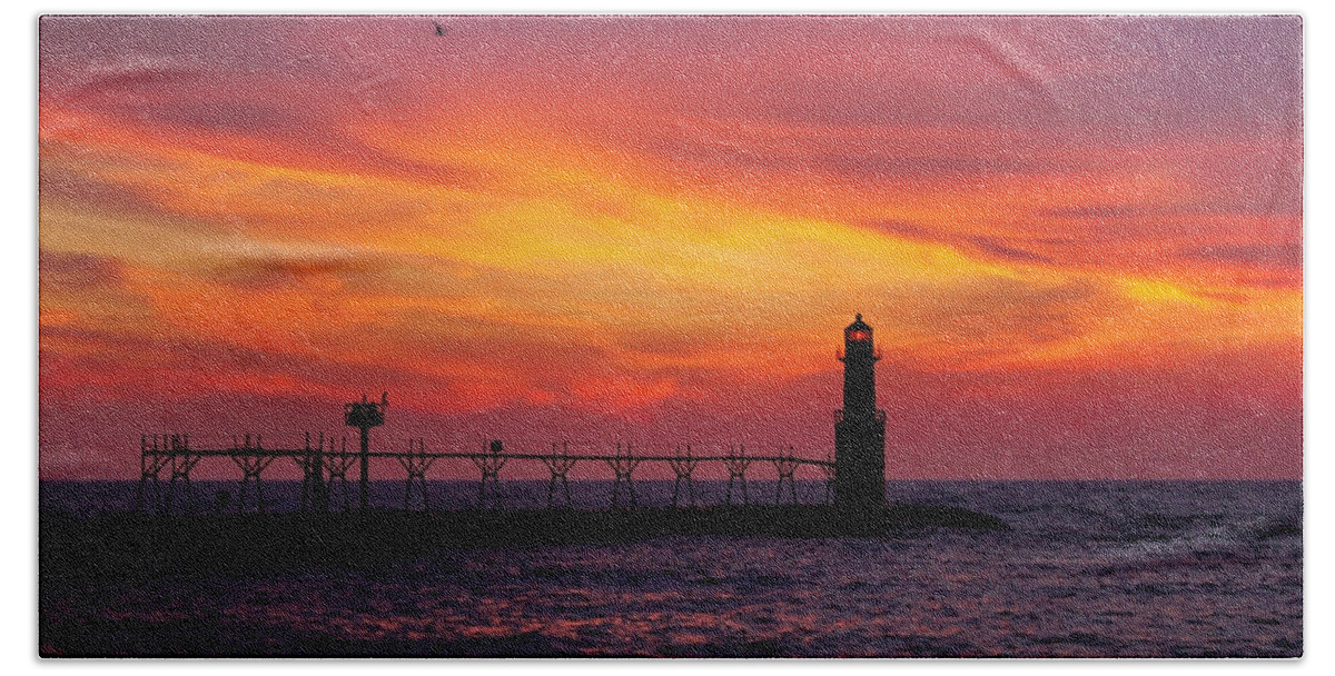 Lighthouse Beach Towel featuring the photograph Dreamscape by Bill Pevlor