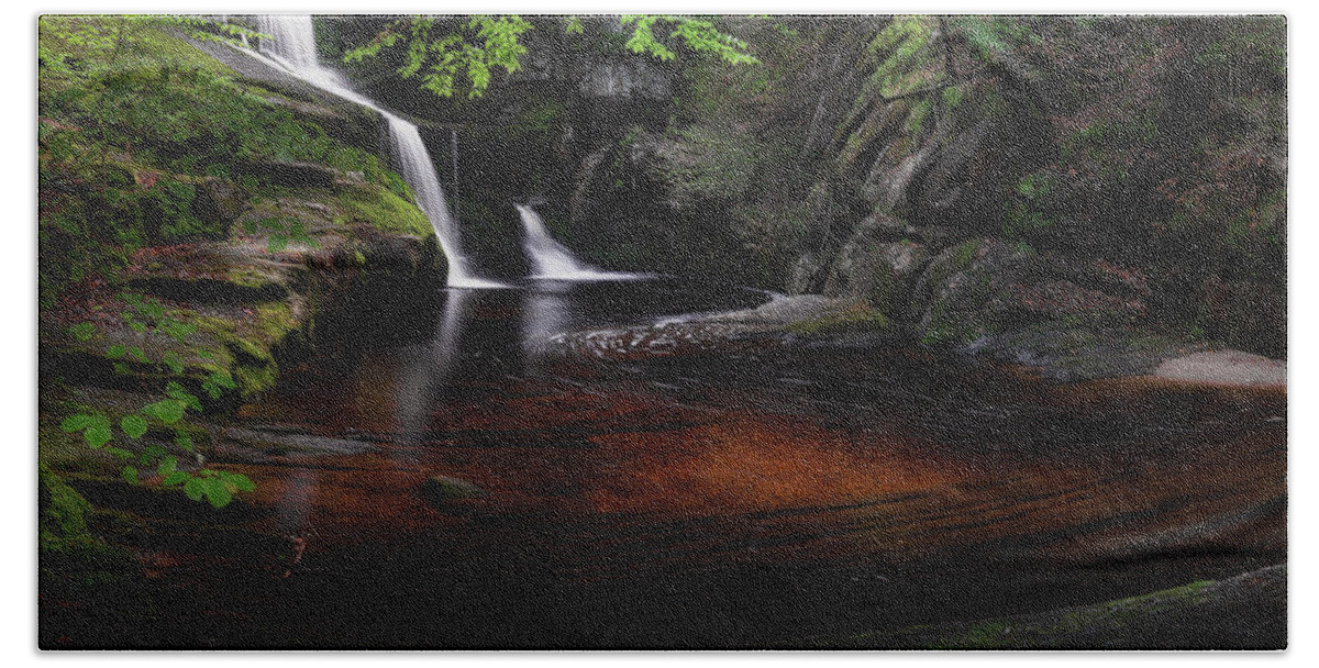 Connecticut Waterfalls Beach Towel featuring the photograph Enders Falls Spring by Bill Wakeley