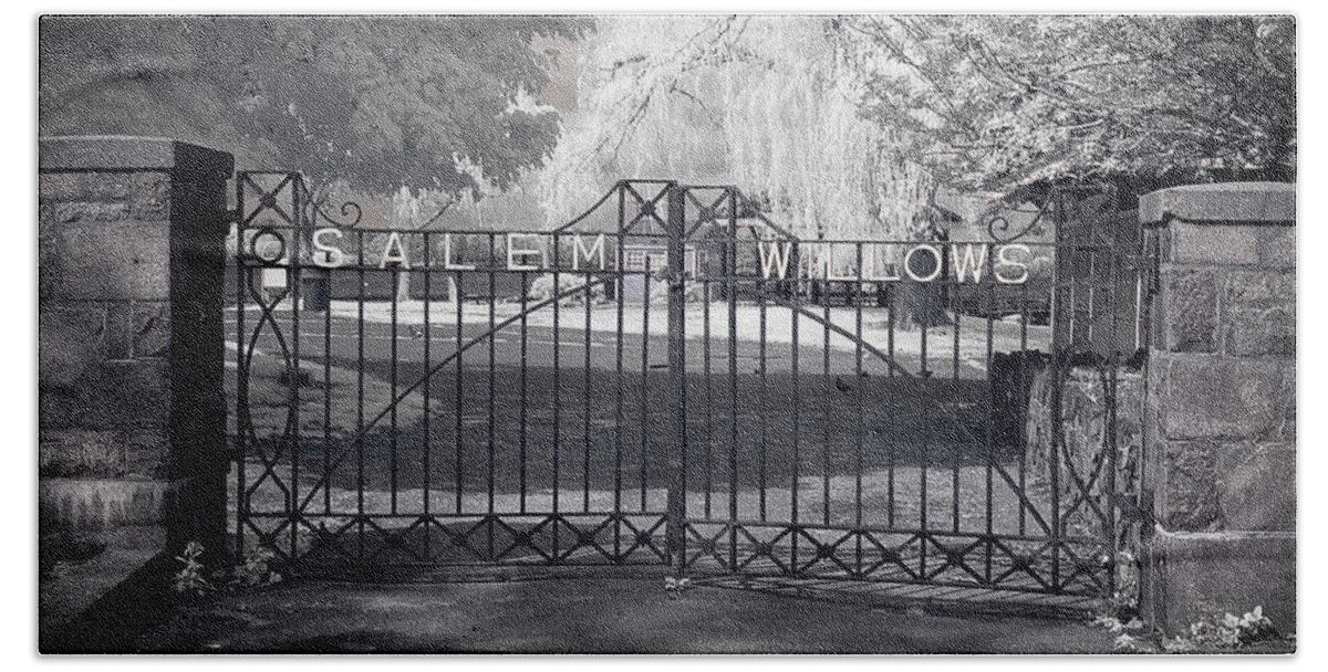 Salem Beach Towel featuring the photograph Entry to Salem Willows by Jeff Folger