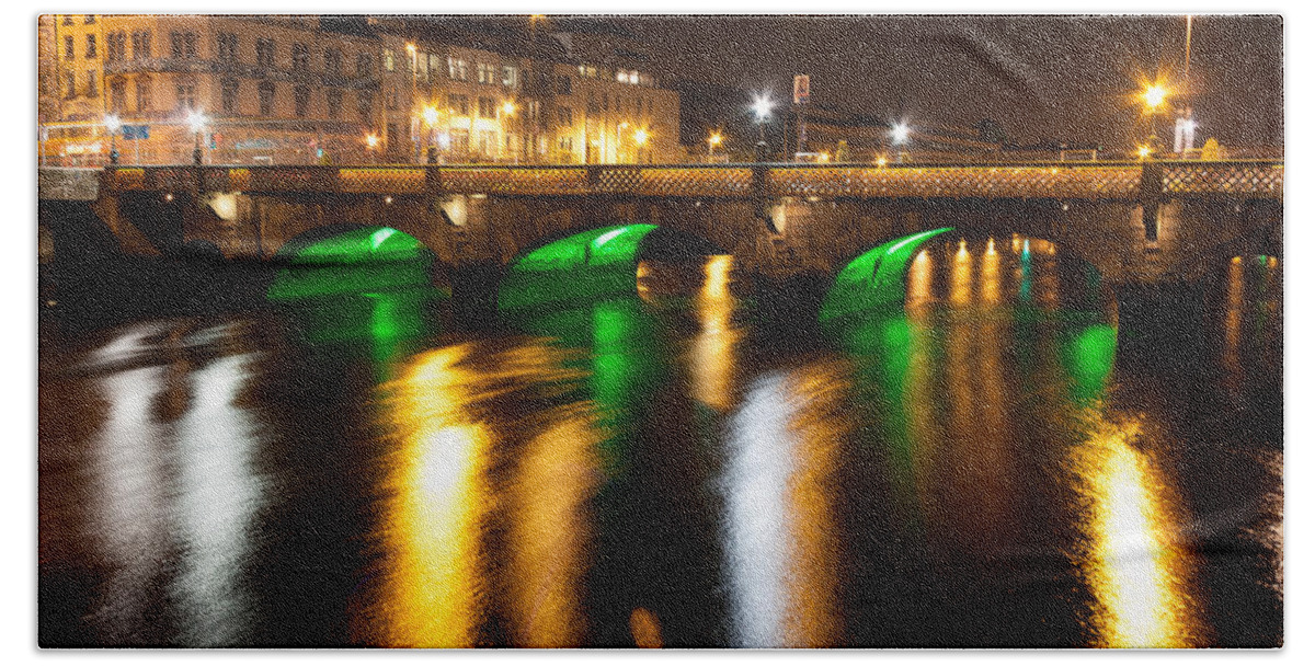 Arches Beach Towel featuring the photograph Essex Bridge in Dublin City by Semmick Photo