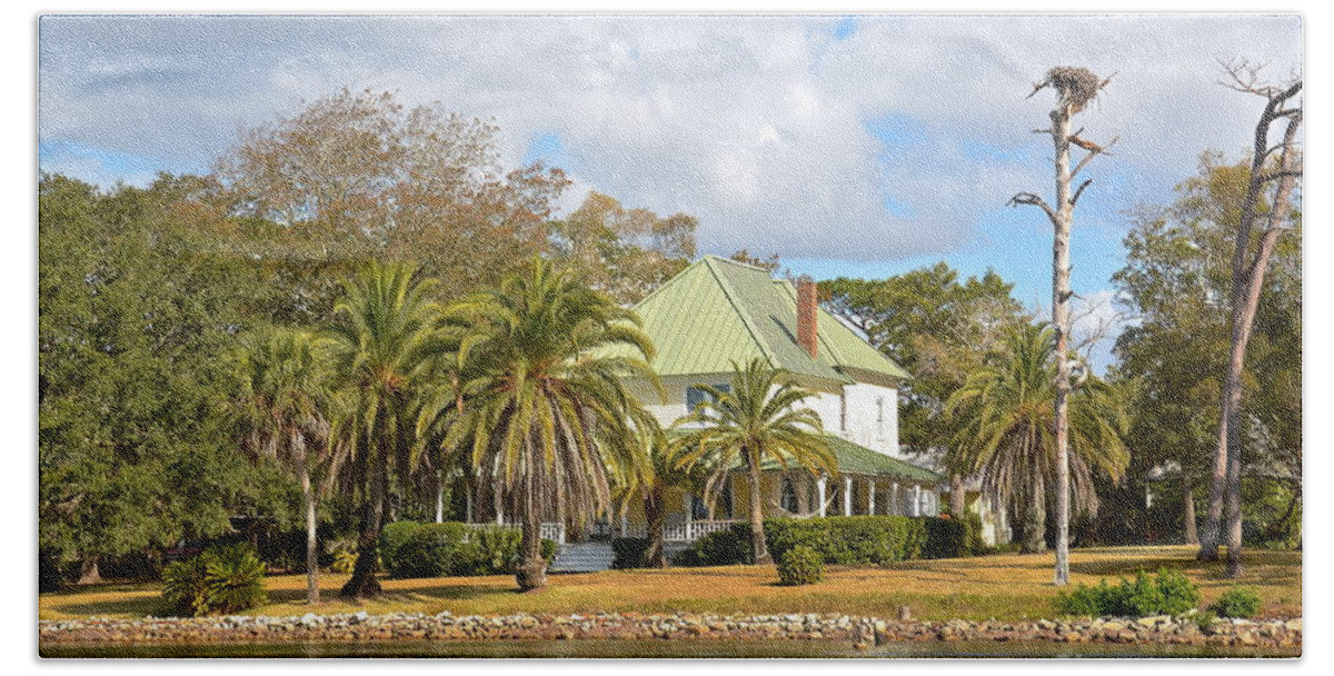 House Beach Sheet featuring the photograph Florida Style by Carol Bradley