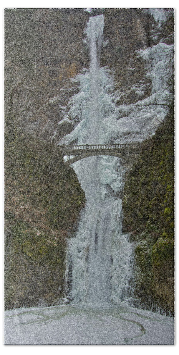 Multnomah Falls Beach Towel featuring the photograph Frozen Multnomah Falls ssA by Todd Kreuter