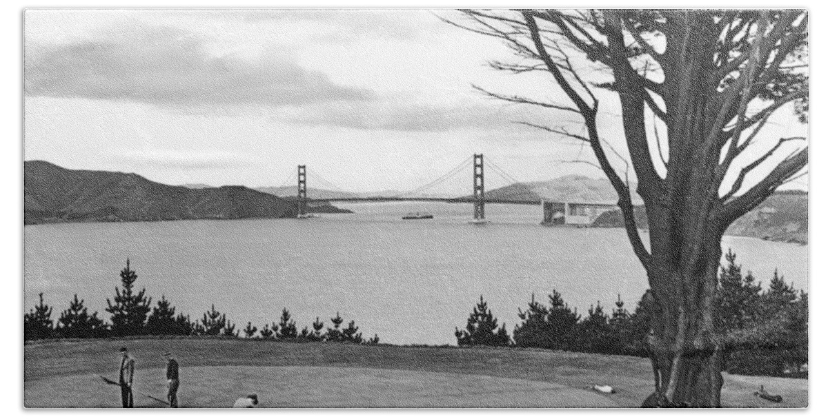 1930's Beach Towel featuring the photograph Golf With View Of Golden Gate by Ray Hassman